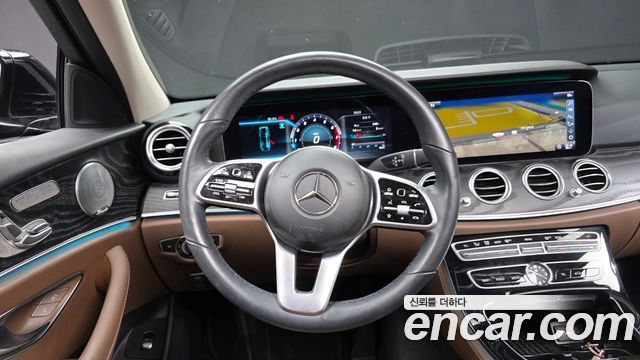 Mercedes-Benz E-Class E300 4MATIC Avnatgarde
