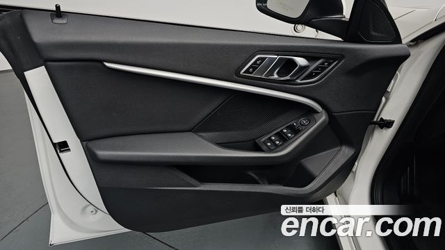 BMW 2-Series 220i Advantage