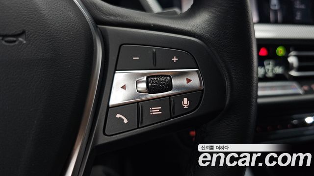 BMW 2-Series 220i Advantage