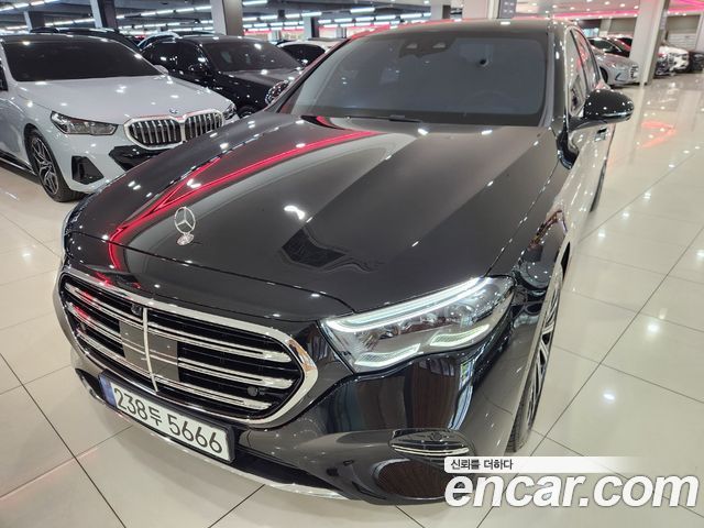 Mercedes-Benz E-Class E300 4MATIC Exclusive
