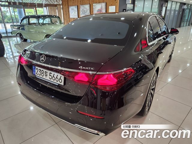 Mercedes-Benz E-Class E300 4MATIC Exclusive