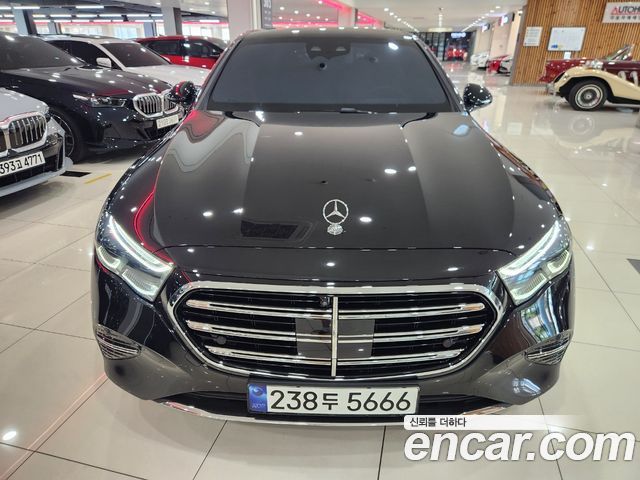 Mercedes-Benz E-Class E300 4MATIC Exclusive