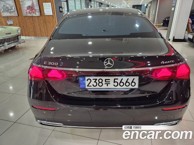 Mercedes-Benz E-Class E300 4MATIC Exclusive