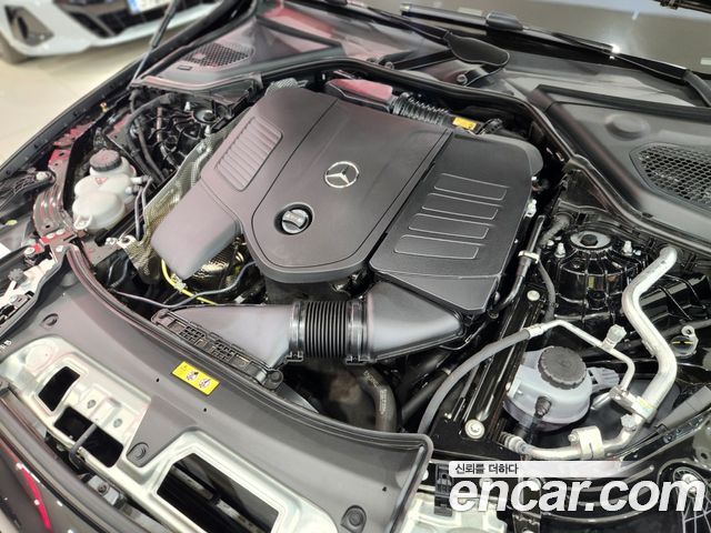 Mercedes-Benz E-Class E300 4MATIC Exclusive