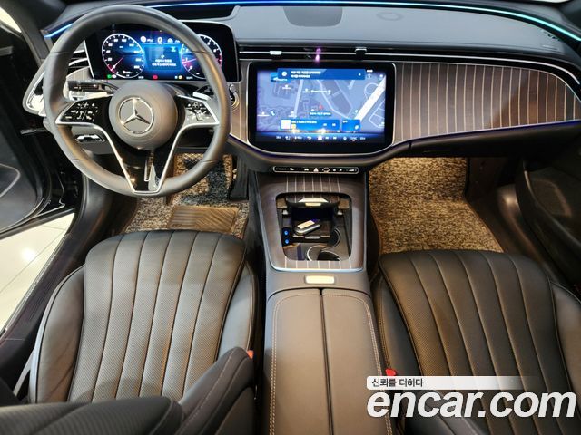 Mercedes-Benz E-Class E300 4MATIC Exclusive