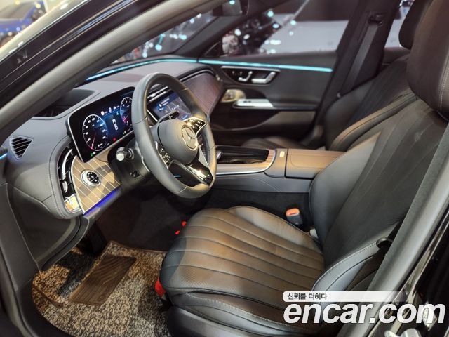 Mercedes-Benz E-Class E300 4MATIC Exclusive