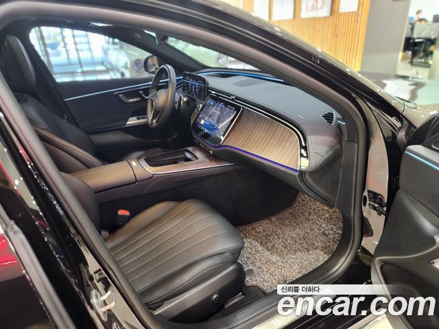 Mercedes-Benz E-Class E300 4MATIC Exclusive