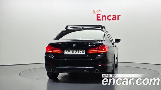 BMW 5-Series 520i Luxury