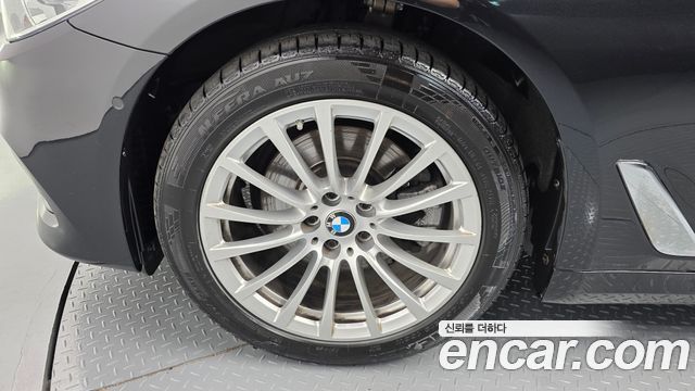 BMW 5-Series 520i Luxury