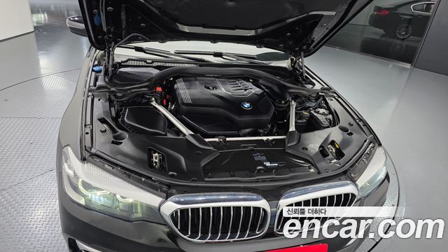 BMW 5-Series 520i Luxury