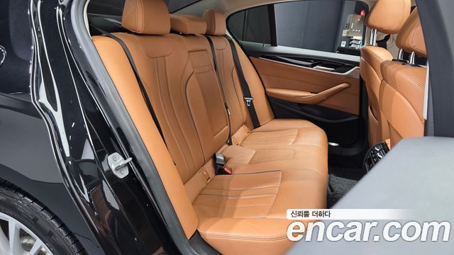 BMW 5-Series 520i Luxury