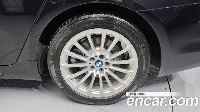 BMW 5-Series 520i Luxury