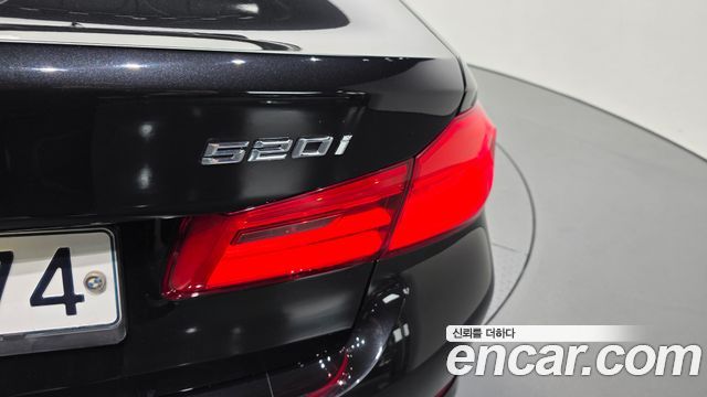 BMW 5-Series 520i Luxury
