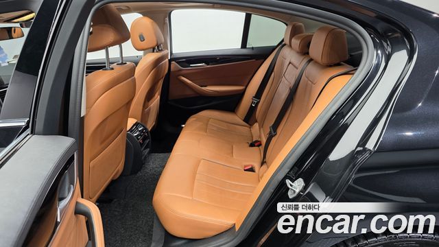 BMW 5-Series 520i Luxury