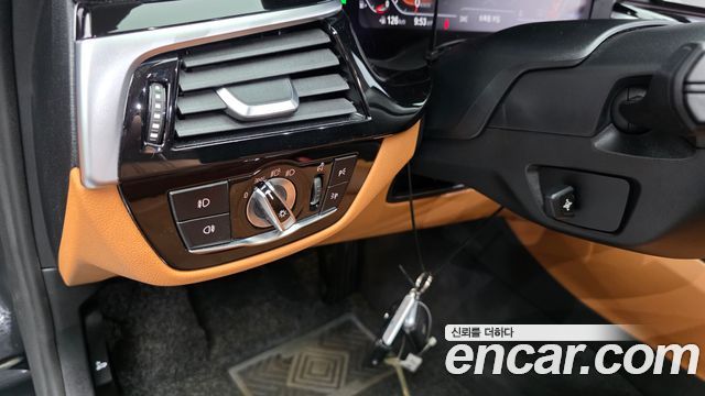 BMW 5-Series 520i Luxury