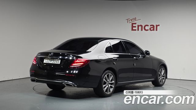 Mercedes-Benz E-Class E300 4MATIC Avnatgarde