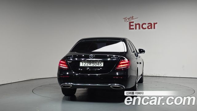 Mercedes-Benz E-Class E300 4MATIC Avnatgarde