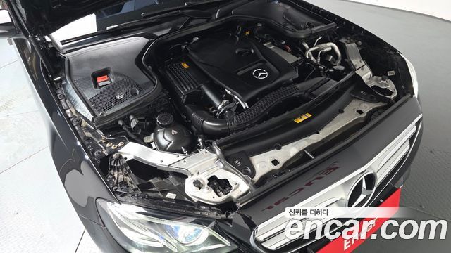 Mercedes-Benz E-Class E300 4MATIC Avnatgarde
