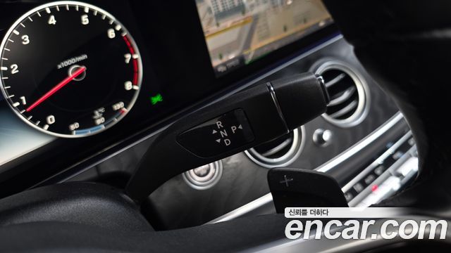 Mercedes-Benz E-Class E300 4MATIC Avnatgarde