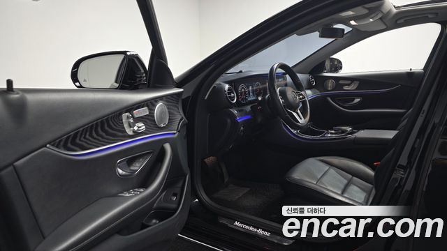 Mercedes-Benz E-Class E300 4MATIC Avnatgarde