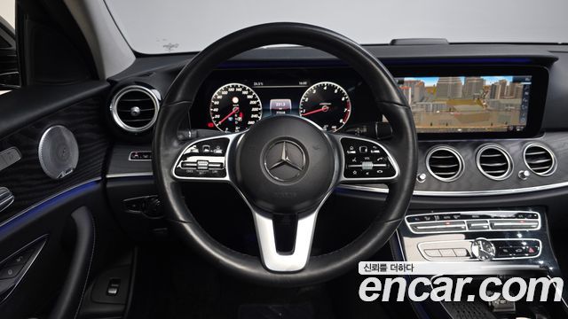 Mercedes-Benz E-Class E300 4MATIC Avnatgarde