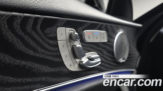 Mercedes-Benz E-Class E300 4MATIC Avnatgarde
