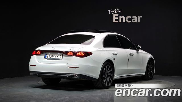 Mercedes-Benz E-Class E300 4MATIC Exclusive