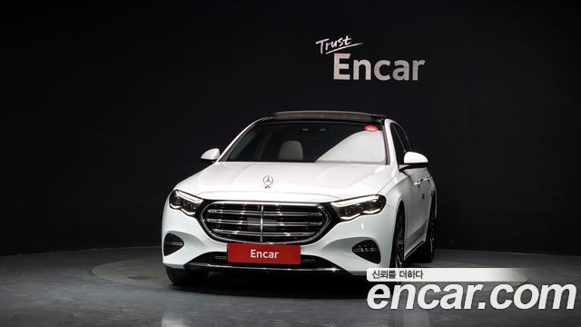 Mercedes-Benz E-Class E300 4MATIC Exclusive