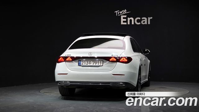 Mercedes-Benz E-Class E300 4MATIC Exclusive