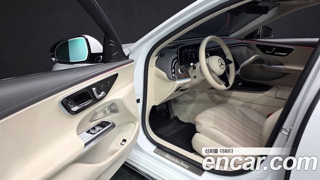 Mercedes-Benz E-Class E300 4MATIC Exclusive