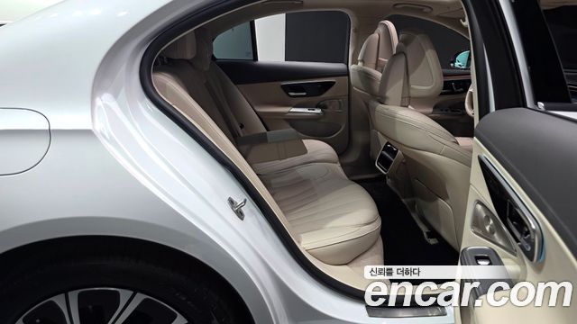 Mercedes-Benz E-Class E300 4MATIC Exclusive