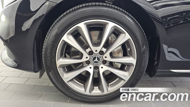 Mercedes-Benz E-Class E300 4MATIC Avnatgarde