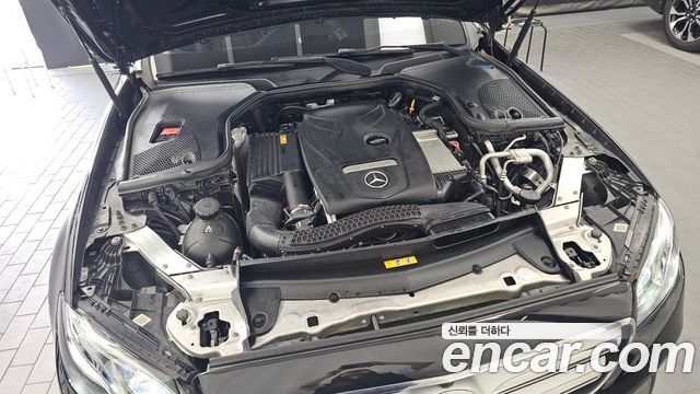 Mercedes-Benz E-Class E300 4MATIC Avnatgarde