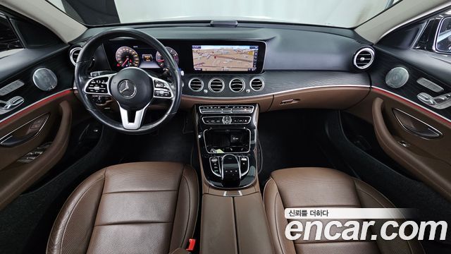 Mercedes-Benz E-Class E300 4MATIC Avnatgarde