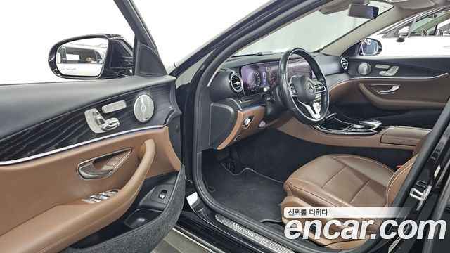 Mercedes-Benz E-Class E300 4MATIC Avnatgarde