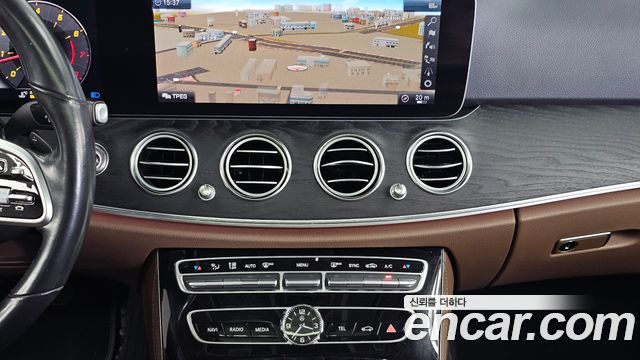 Mercedes-Benz E-Class E300 4MATIC Avnatgarde