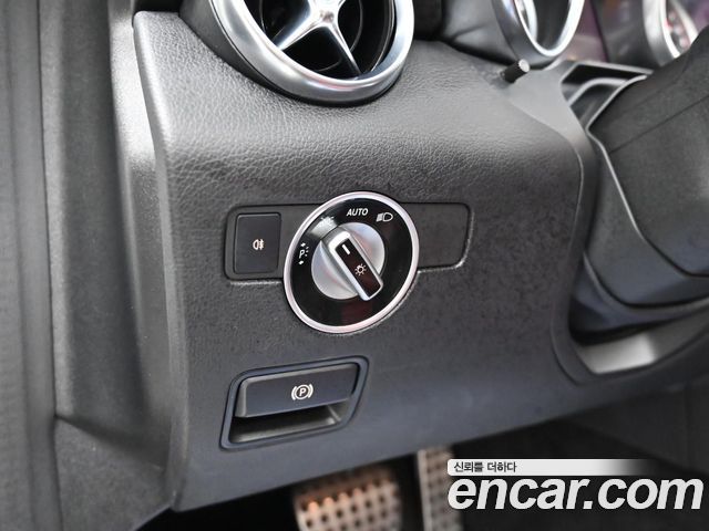 Mercedes-Benz SLC-Class SLC200