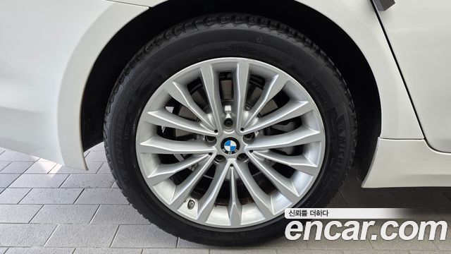 BMW 5-Series 530i xDrive Luxury Plus