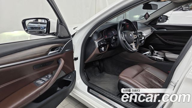 BMW 5-Series 530i xDrive Luxury Plus