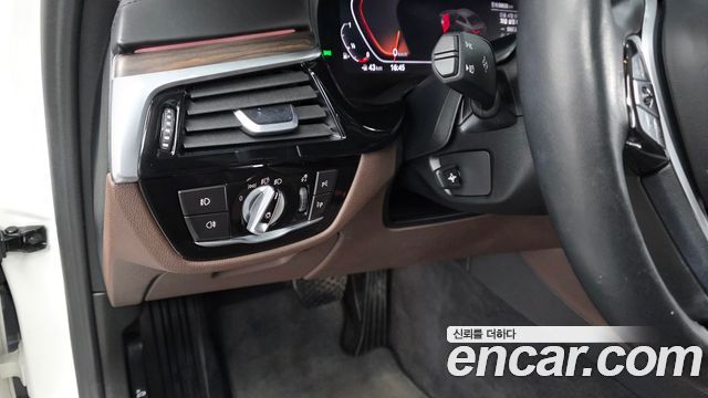 BMW 5-Series 530i xDrive Luxury Plus