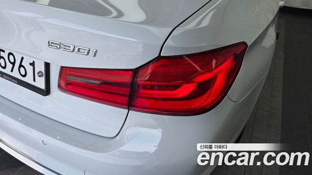 BMW 5-Series 530i xDrive Luxury Plus