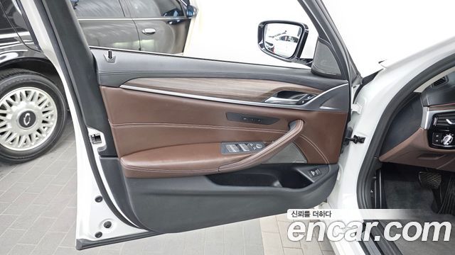 BMW 5-Series 530i xDrive Luxury Plus