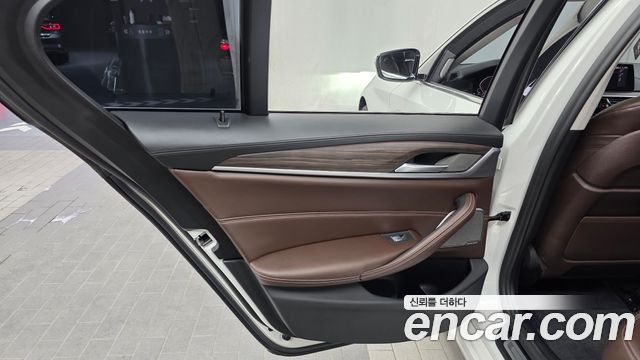 BMW 5-Series 530i xDrive Luxury Plus
