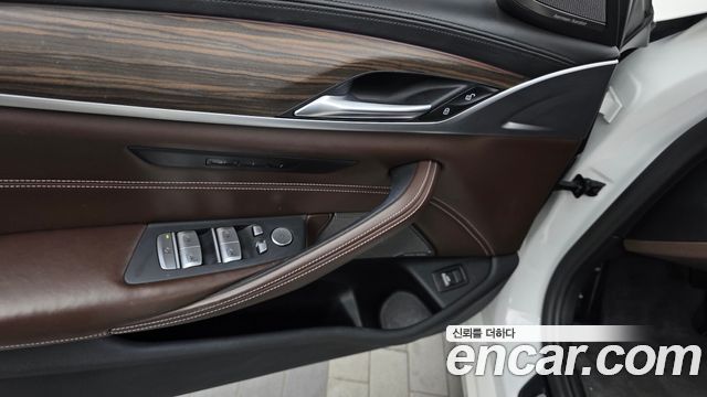 BMW 5-Series 530i xDrive Luxury Plus