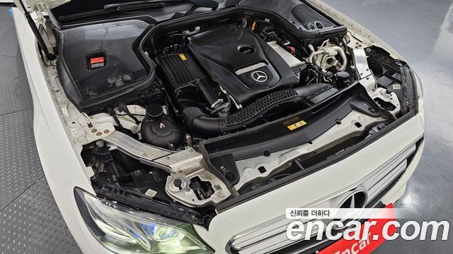 Mercedes-Benz E-Class E300 4MATIC Avnatgarde