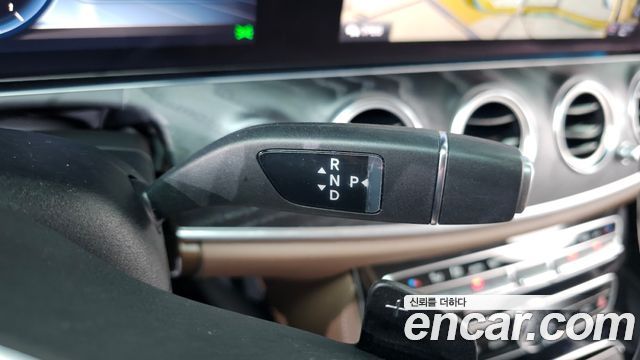Mercedes-Benz E-Class E300 4MATIC Avnatgarde