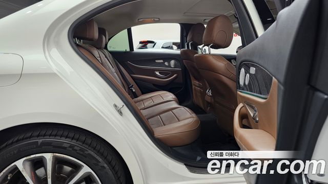 Mercedes-Benz E-Class E300 4MATIC Avnatgarde