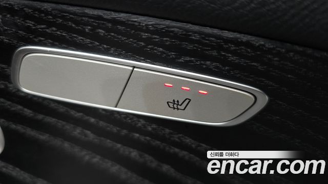 Mercedes-Benz E-Class E300 4MATIC Avnatgarde
