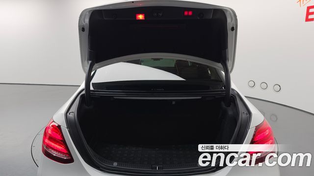 Mercedes-Benz E-Class E300 4MATIC Avnatgarde