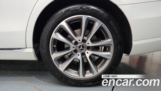 Mercedes-Benz E-Class E300 4MATIC Avnatgarde